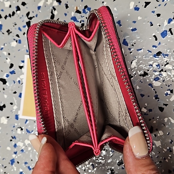 Michal Kors Pink Wallet - Picture 2 of 4